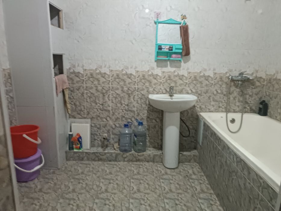 Ihcham 2 honalik kvartira sotiladi 5 etajka barcha qulayliklarga ega