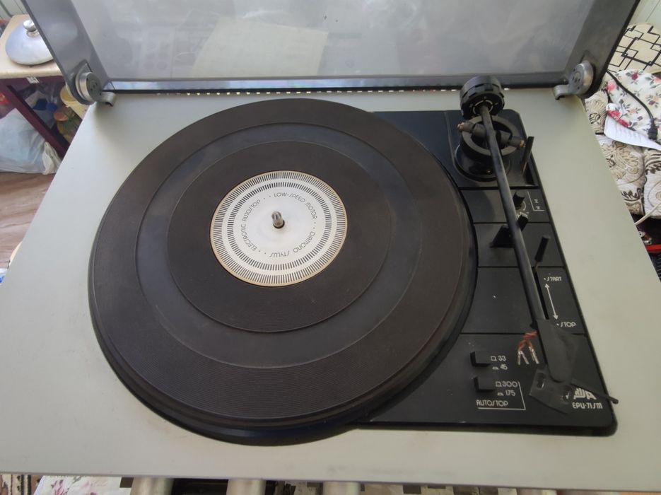 Магнитоэлектрофон РОМАНТИКА МЭ222С