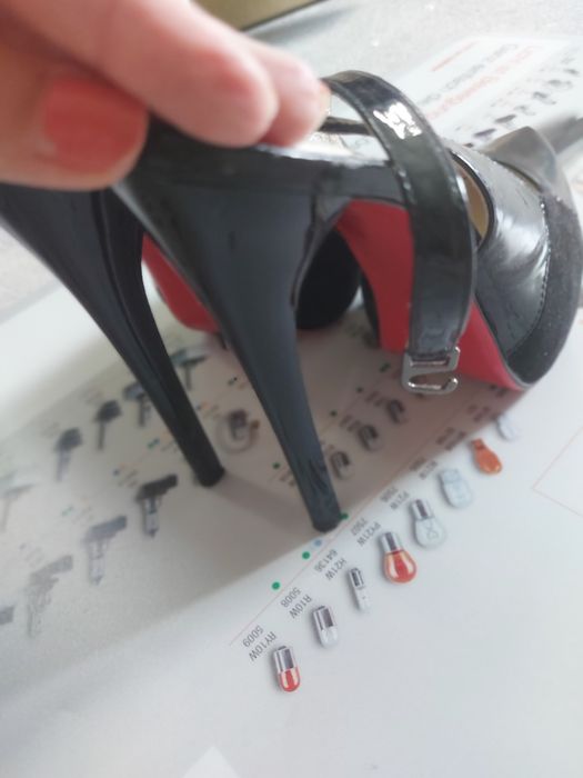 Pantofi negri cu toc