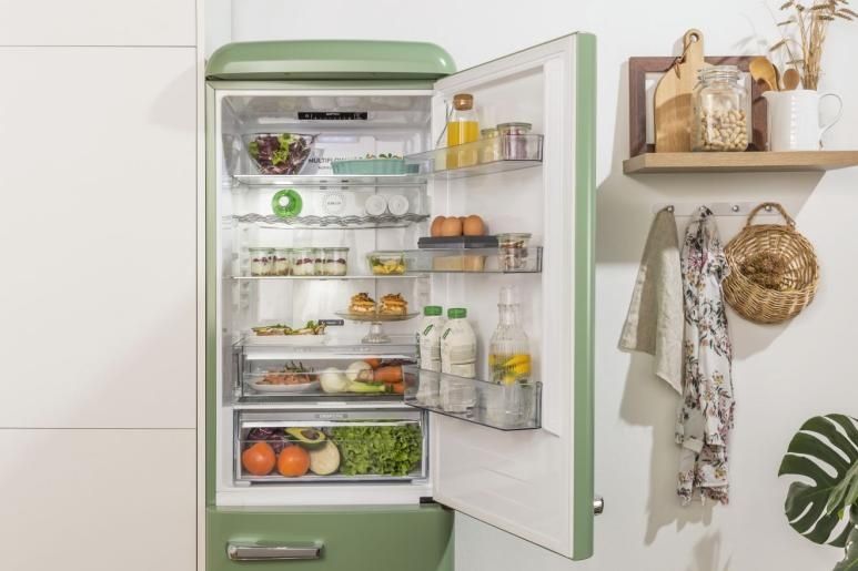 Нов винтидж хладилник с фризер Gorenje ретро дизайн 194 см 300 литра