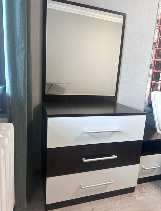 Продам спальный гарнитур