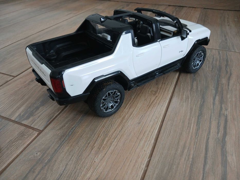 Vând mașină cu telecomanda 4x4