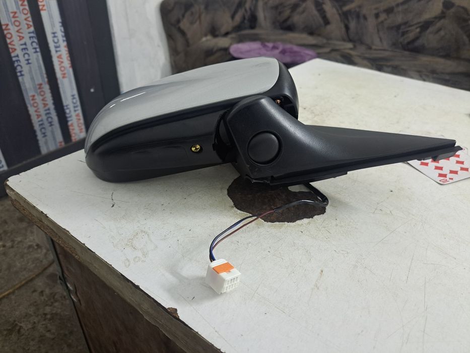 Мазда 323 боковой зеркола