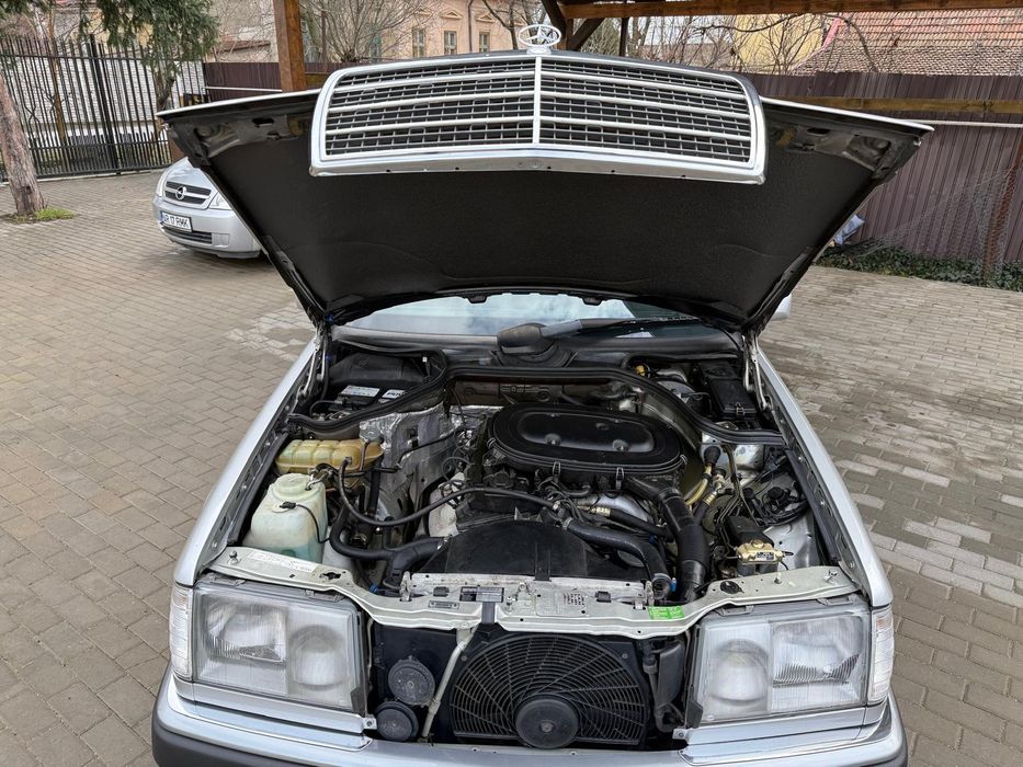 Mercedes-Benz W124 200E retromobil
