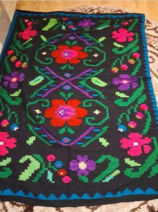 Covor din lână țesut