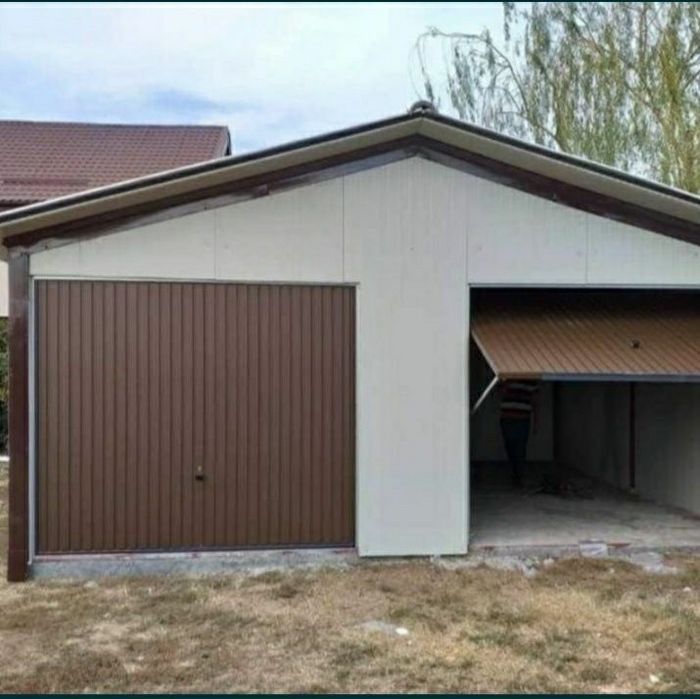 Vând garaj auto pe structură metalică învelit cu panouri sendviș