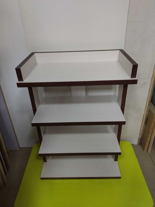 Обувницы продам.