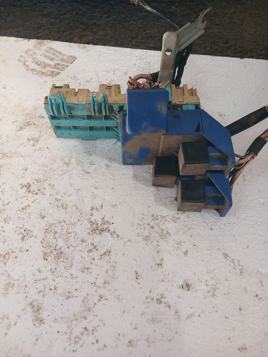 Блок предохранителей Тоета Карина Е объем 1,6