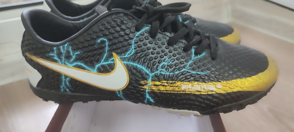 Кроссовки Nike 1 раз одель на улицу