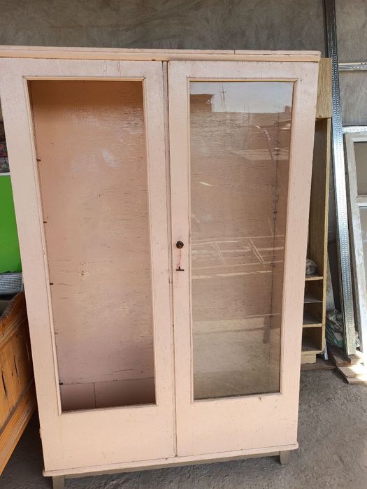 Шкафы книжные 3 шт (3 дана) с полками времён СССР.