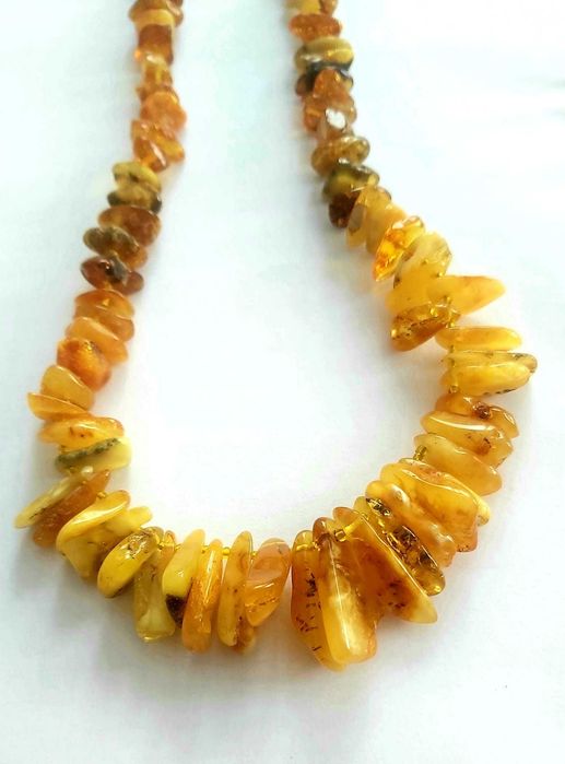 Колиета от естествен масивен кехлибар. Кехлибарена огърлица - 95 броя