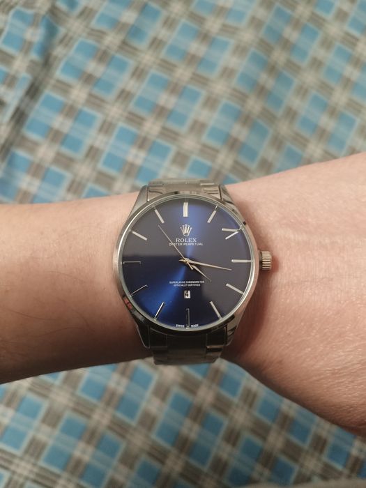 Продам часы кварцевые