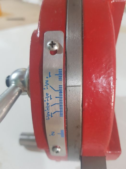 Зажим для резцов резьбонарезного станка