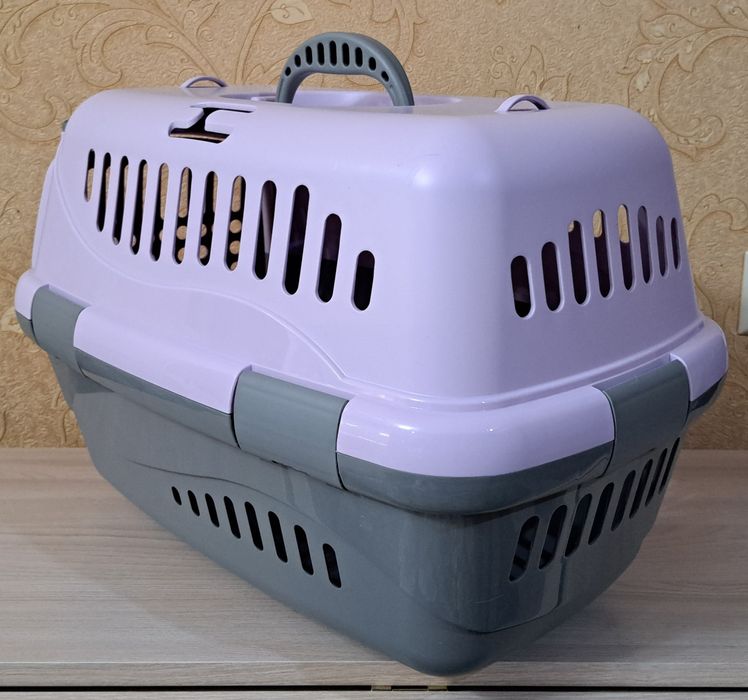 Новая переноска пластиковая.