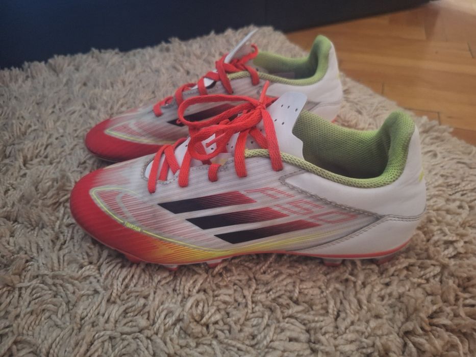 Crampoane fotbal  F50