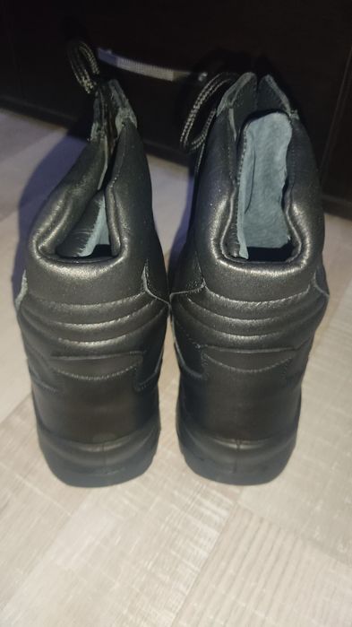 Кубинки от естествена кожа, с надпис Полиция на езика, 43 номер - нови