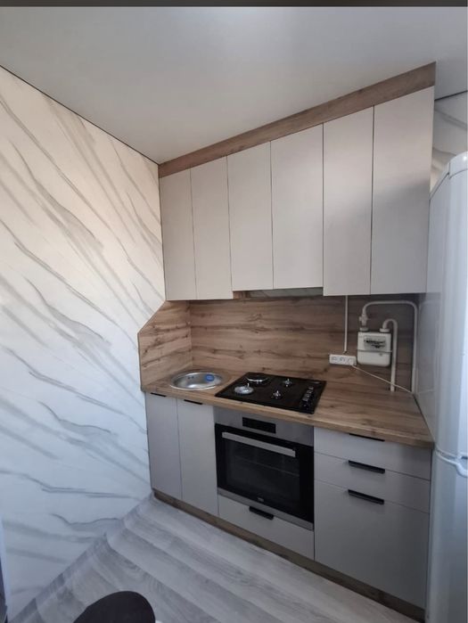 Шкаф ,кух гарнитур ,прихожа