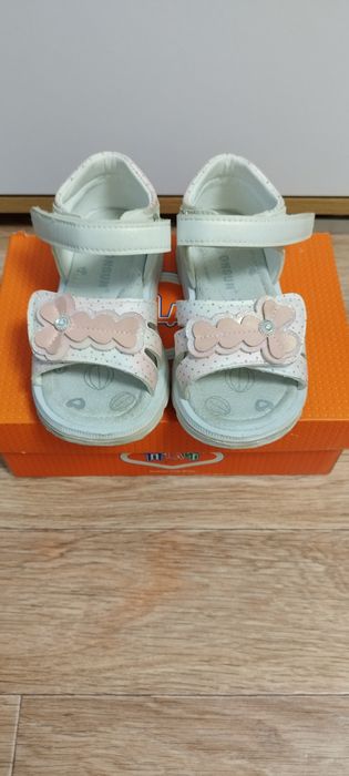Продам обувь для девочки