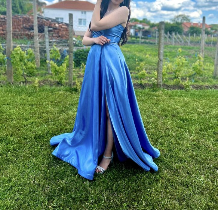 Официална рокля.Носена САМО ВЕДНЪЖ- в отлично състояние!