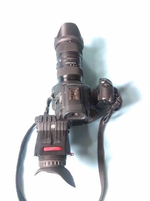 Видеокамера Canon EOS C100 комплект