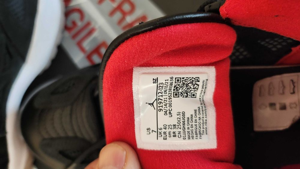 Air Jordan 11 Low IE Bred