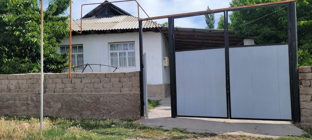 Гулбог махалласида уй сотилади