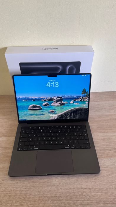MacBook Pro m5, 16gb ram, 500 gb