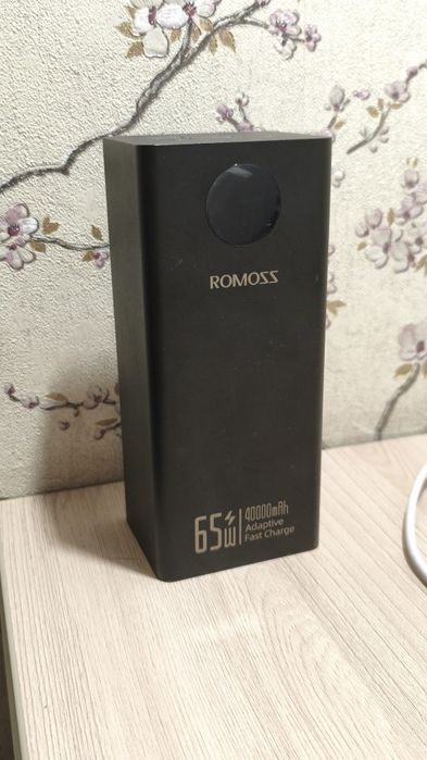 Продам очень мощный PowerBank 40000 mAh, 65 W, 148 Wh, Romoss PEA40-38