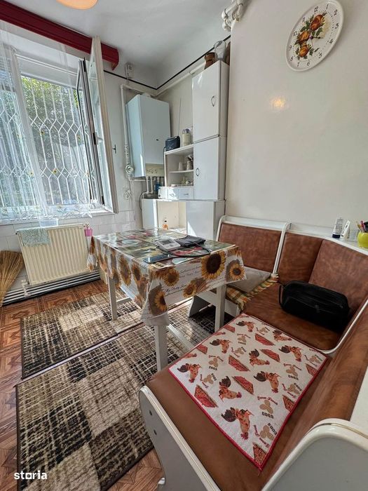 De vanzare apartament cu 3 camere, decomandat, mobilat, 69900euro
