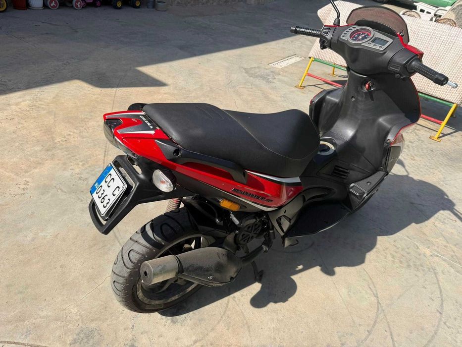 скутер мотпед gilera runner c46 sport 49 кубика / 2 тактов / водно охлаждане