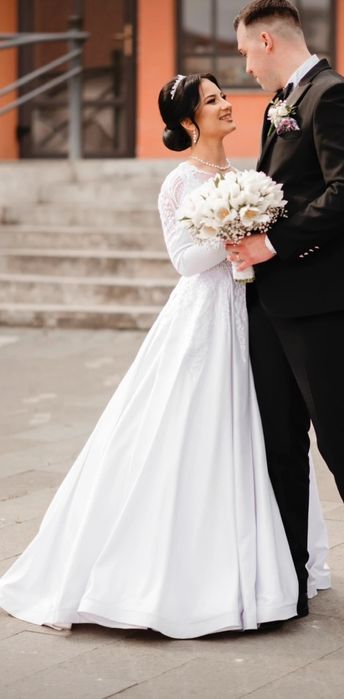 Rochie de mireasă elegantă - lucrată manual stare impecabilă