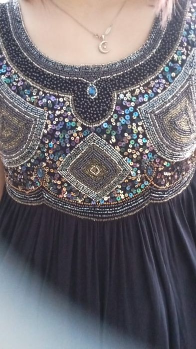 Продам нарядное платье на  девочку