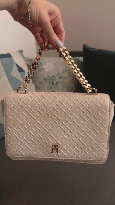 Tommy hilfiger чанта