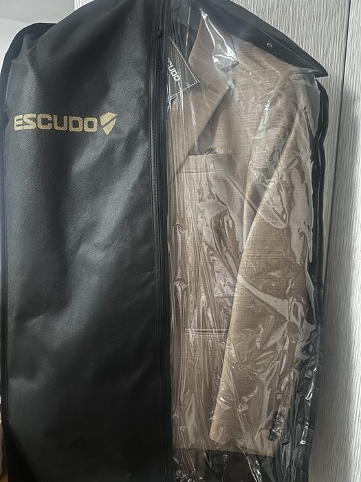 Costum Escudo Elegant