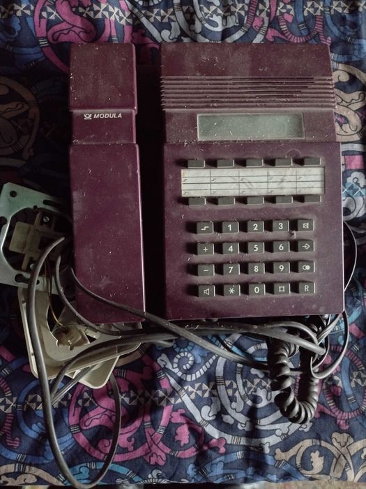 Нови и стари стационарни телефони