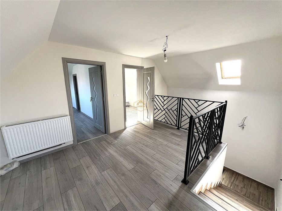 Vand casa in Lazuri