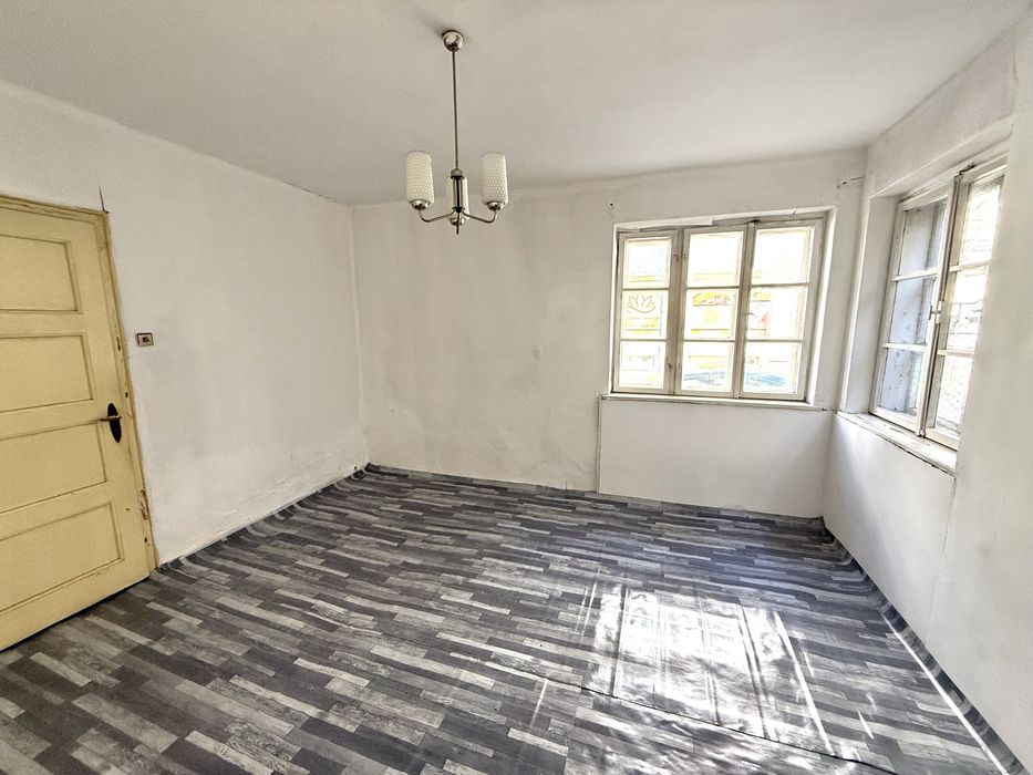 Продава се Етаж от къща в Варна, Базар Левски - 60 кв.м за 1411 €/кв.м - Снимка #4