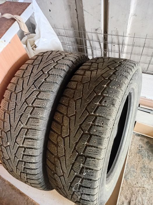 Продам 2 б/у шины шипованые