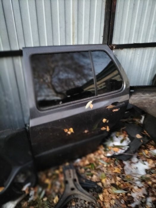 Продам дверь водительскую Volkswagen Vento
