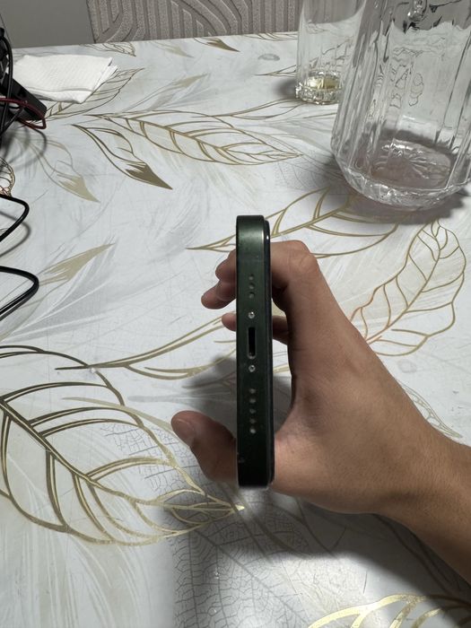 Продам Iphone 13