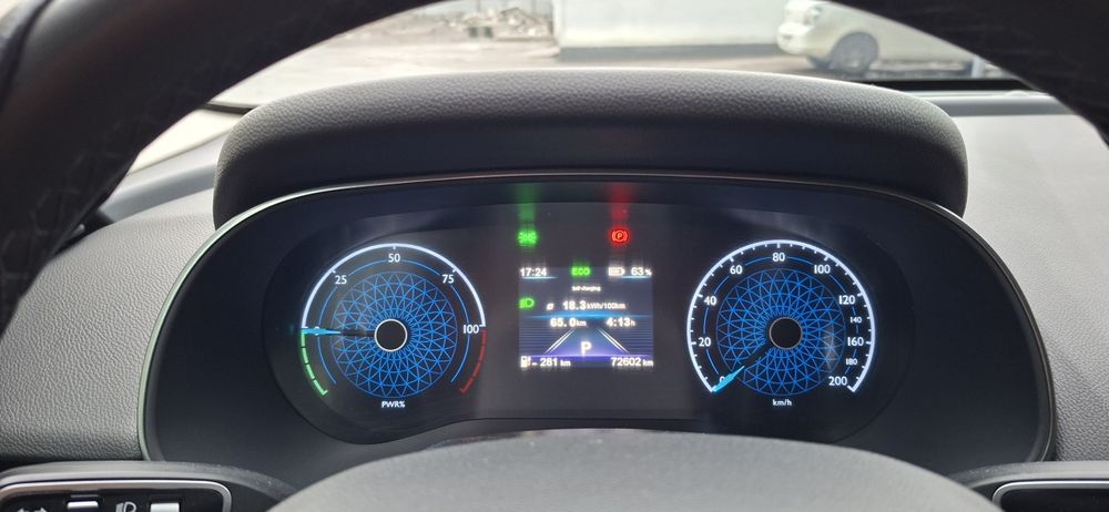 Hongqi e qm5  Сотилади