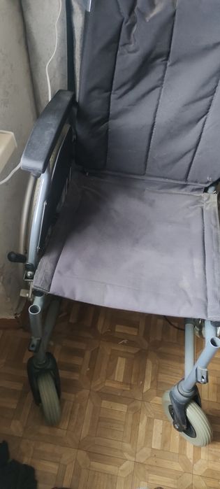 продам инвалидное кресло и костыли