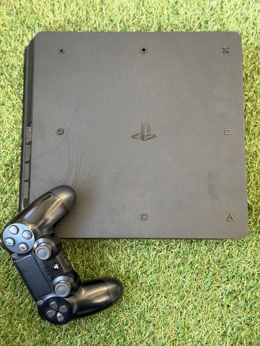 PlayStation 4 Slim ( PS4 )