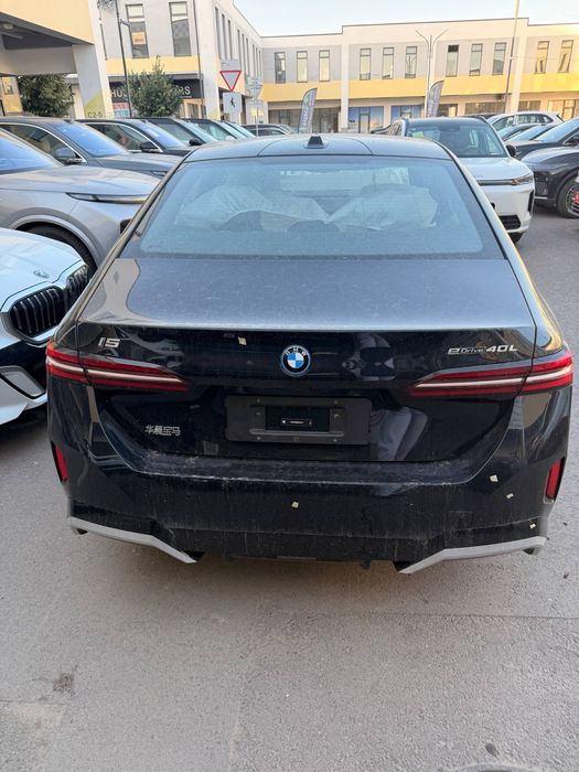 bmw i5 40L 2025 yil 4.400km yurgan