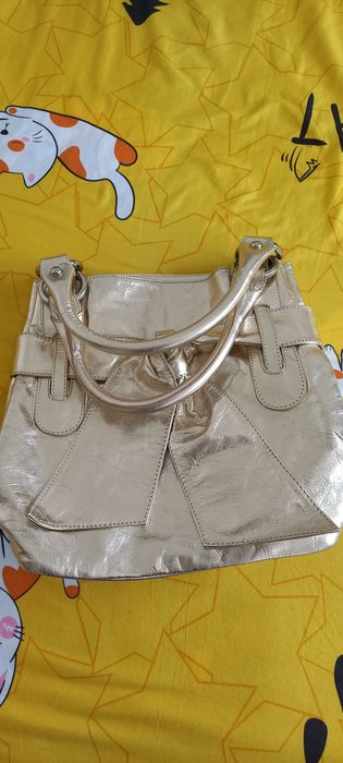 Vând geanta  piele naturala  auriu