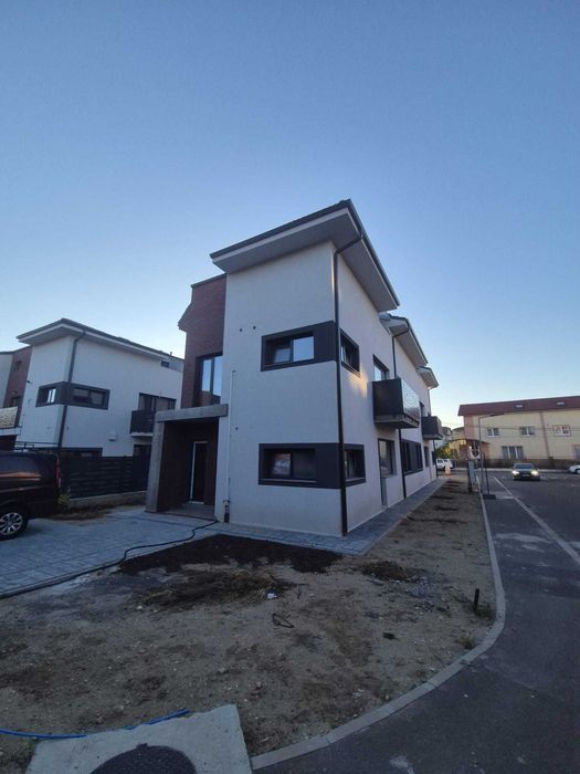 Persoana Fizica Vand apartament cu gradina in casa de 100mp – Zona Pod IRA...