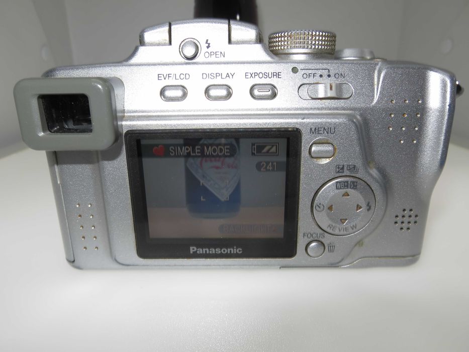 Panasonic Lumix DMC-FZ5 компактен фотоапарат с Leica ретро камера