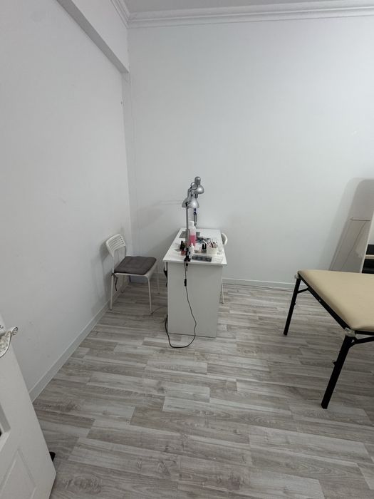 Маникюрный стол с вытяжкой