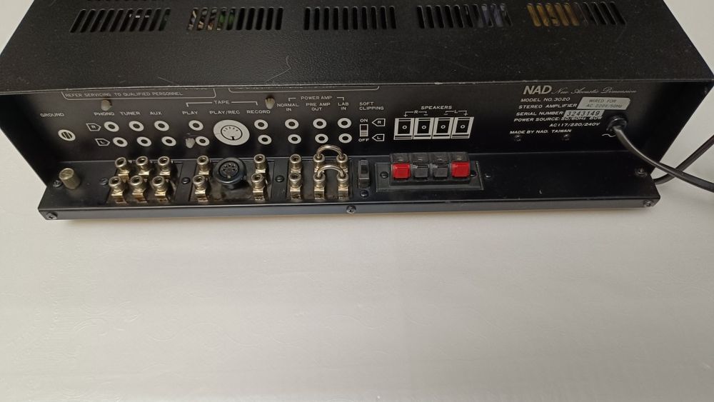 Усилитель NAD-3020