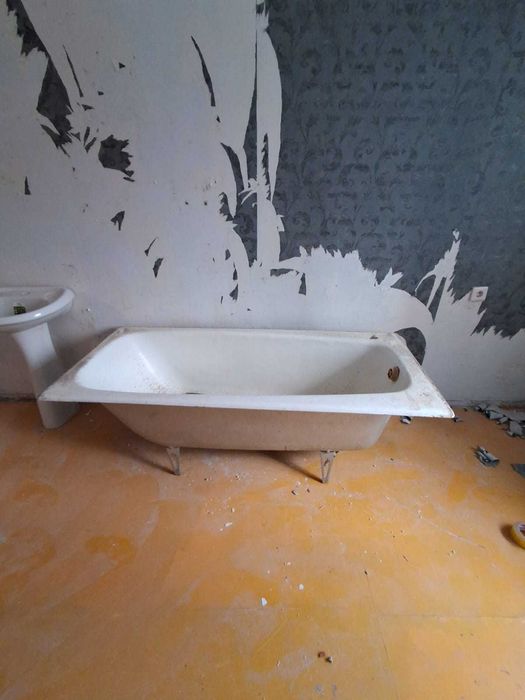Продам ванную чугунную.